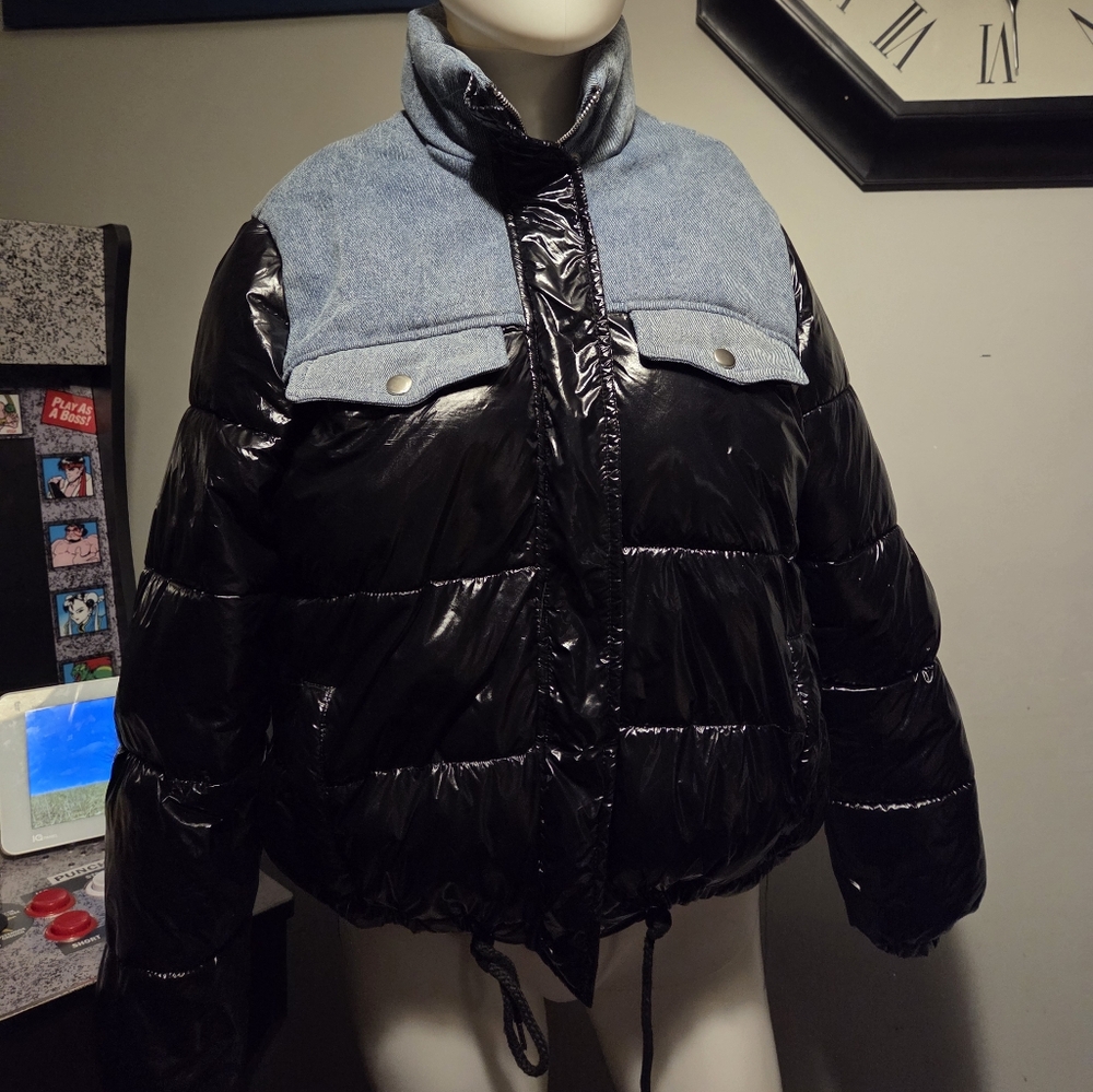 Black Puffer Jacket with High Collar and Quilted Design